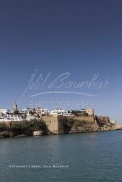 Image du Maroc Professionnelle de  La kasbah des Oudaïas de Rabat est une magnifique petite forteresse surplombant l'embouchure du fleuve Bouregreg érigée par les Almoravides pour lutter contre les tribus Berghouatas, elle séduit par sa quiétude et sa lumière.  Jeudi 6 Octobre 2011. (Photo / Abdeljalil Bounhar)
